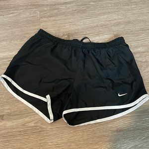 🎉Nike workout shorts, with Underwear attached!